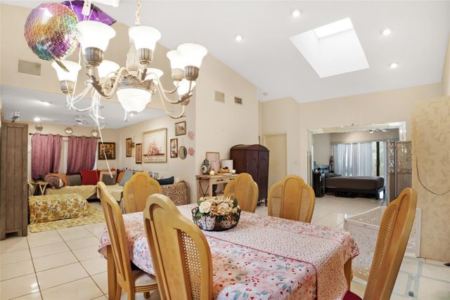 8315 Springlake Dr 8315, Boca Raton, FL 33496