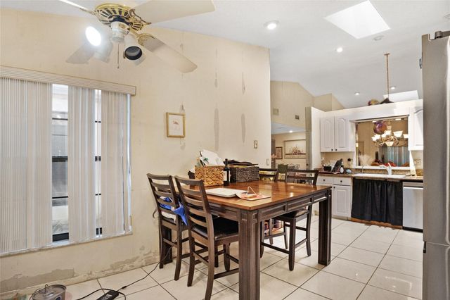 8315 Springlake Dr 8315, Boca Raton, FL 33496