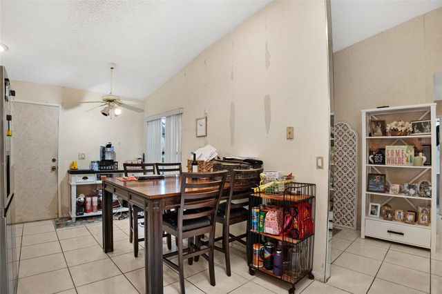 8315 Springlake Dr 8315, Boca Raton, FL 33496