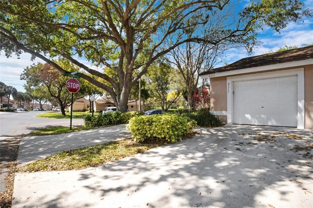 8315 Springlake Dr 8315, Boca Raton, FL 33496