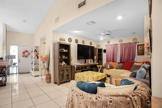 8315 Springlake Dr 8315, Boca Raton, FL 33496