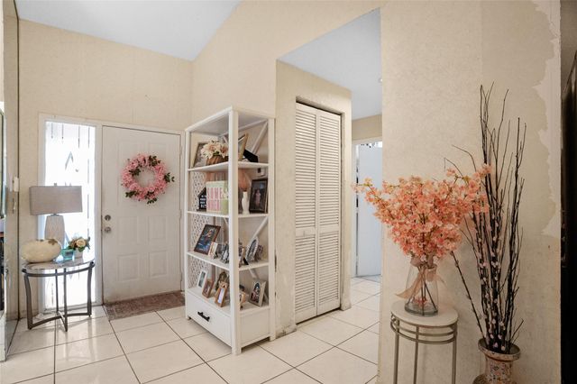 8315 Springlake Dr 8315, Boca Raton, FL 33496