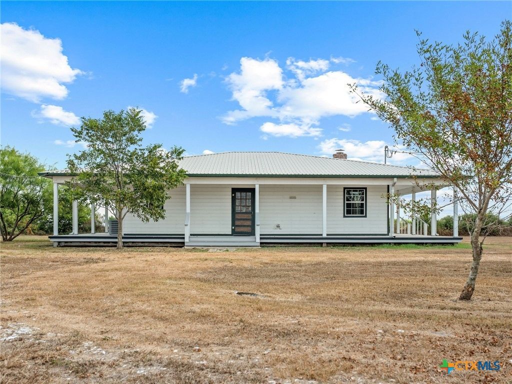 Image 10 of property listing at 96 E Meadowlark Drive, Port Lavaca, TX 77979