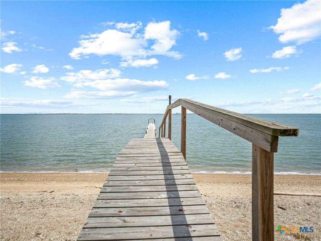 Image 12 of property listing at 96 E Meadowlark Drive, Port Lavaca, TX 77979