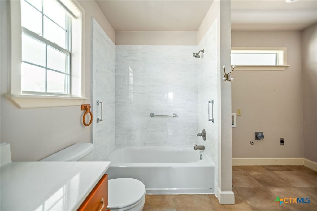 Image 26 of property listing at 96 E Meadowlark Drive, Port Lavaca, TX 77979