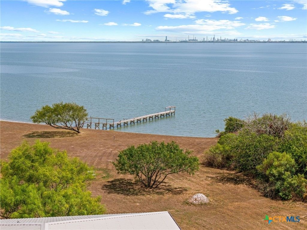 Image 3 of property listing at 96 E Meadowlark Drive, Port Lavaca, TX 77979