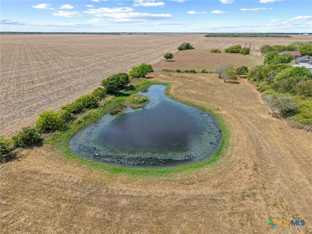Image 4 of property listing at 96 E Meadowlark Drive, Port Lavaca, TX 77979