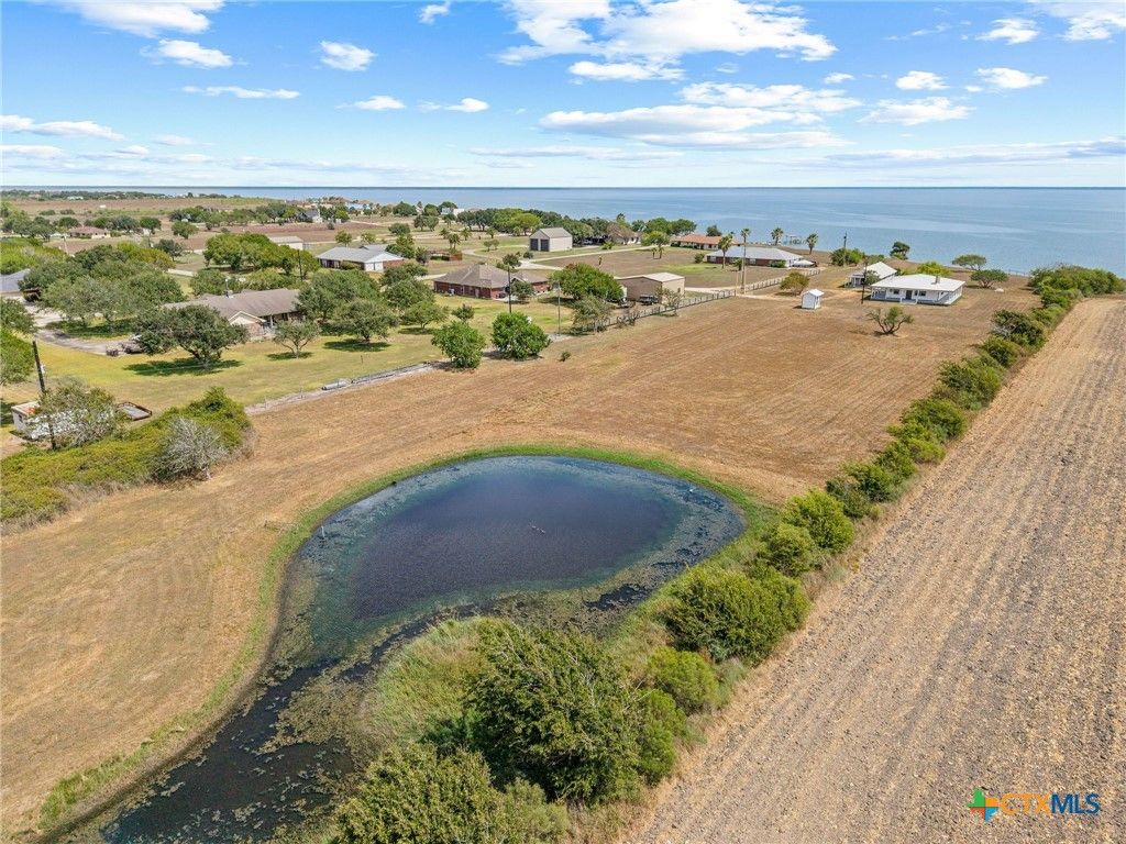 Image 5 of property listing at 96 E Meadowlark Drive, Port Lavaca, TX 77979