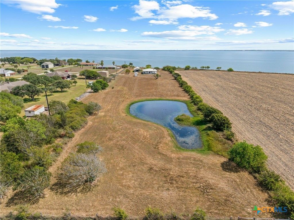 Image 6 of property listing at 96 E Meadowlark Drive, Port Lavaca, TX 77979