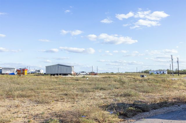 139 Azalea CT, Dale, TX 78616