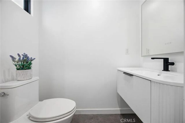 12604 Mitchell Ave., West Los Angeles, CA 90066