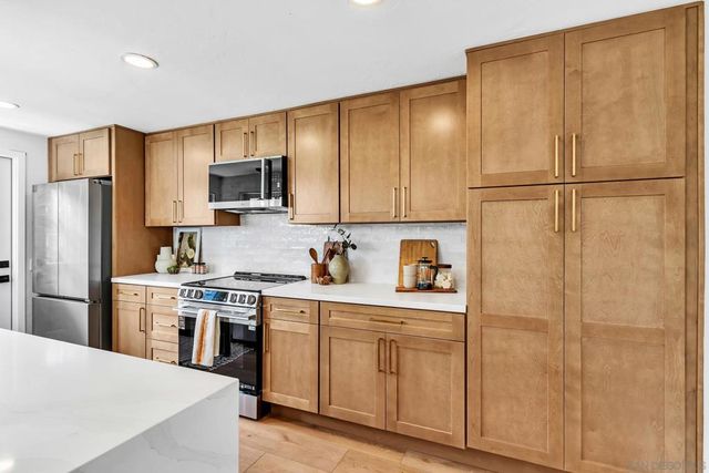 12127 Santiago Rd W, San Diego, CA 92128