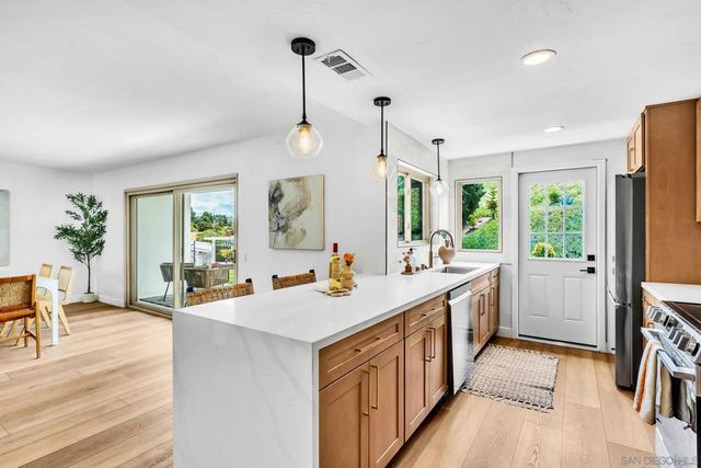 12127 Santiago Rd W, San Diego, CA 92128