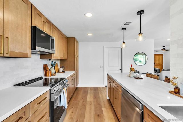 12127 Santiago Rd W, San Diego, CA 92128