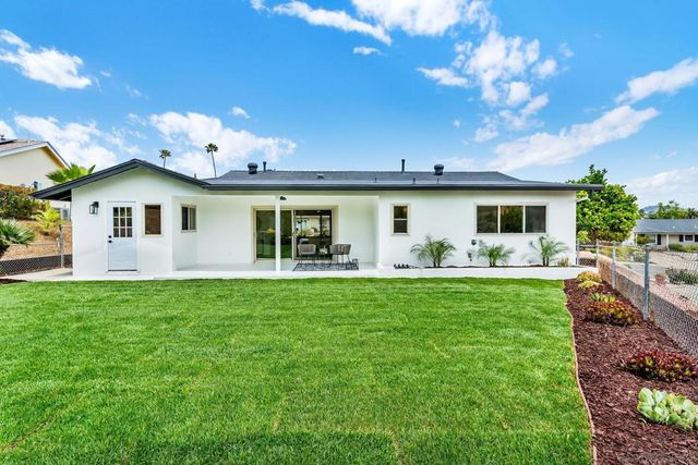 12127 Santiago Rd W, San Diego, CA 92128