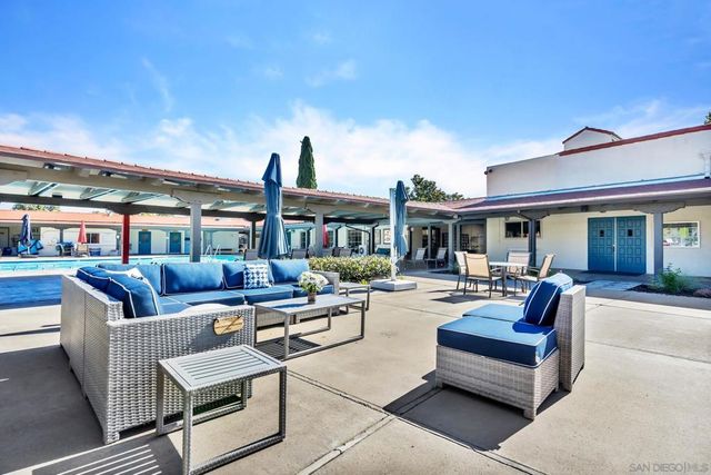 12127 Santiago Rd W, San Diego, CA 92128