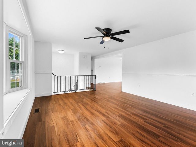 131 STURBRIDGE DR, Sicklerville, NJ 08081