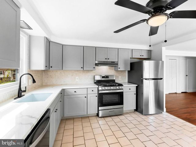 131 STURBRIDGE DR, Sicklerville, NJ 08081