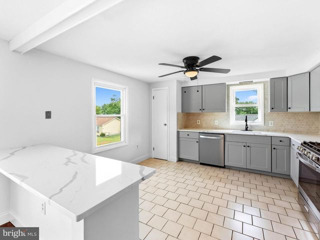 131 STURBRIDGE DR, Sicklerville, NJ 08081