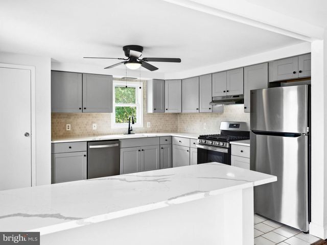 131 STURBRIDGE DR, Sicklerville, NJ 08081