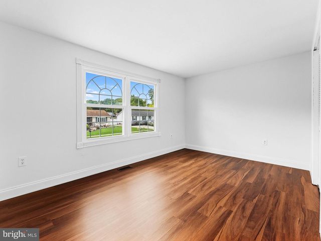131 STURBRIDGE DR, Sicklerville, NJ 08081