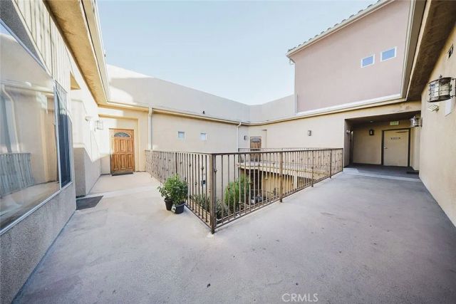 1515 Grismer Avenue 302, Burbank, CA 91504