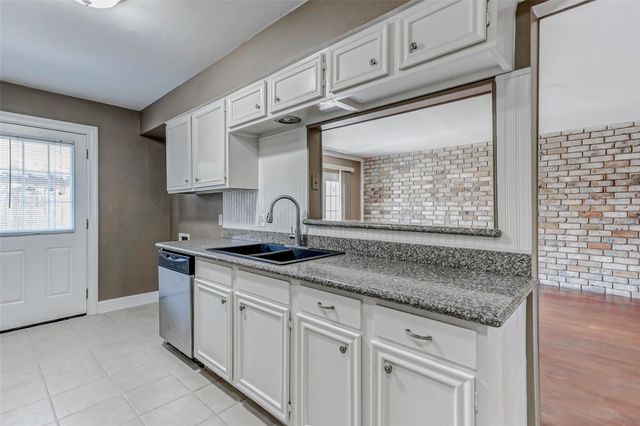 13060 Trail Hollow Drive 3060, Houston, TX 77079
