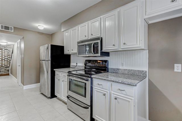 13060 Trail Hollow Drive 3060, Houston, TX 77079