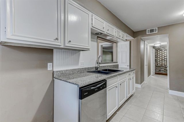 13060 Trail Hollow Drive 3060, Houston, TX 77079