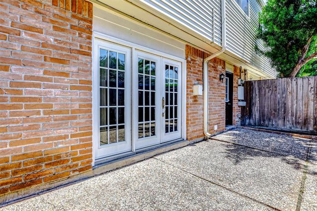 13060 Trail Hollow Drive 3060, Houston, TX 77079