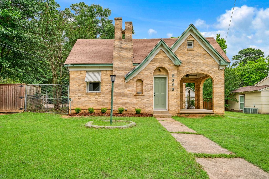 2335 Simpson Street, Paris, TX 75460