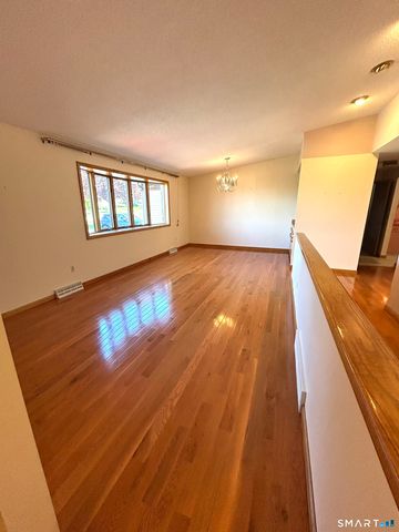 58 Clover Lane, Manchester, CT 06040