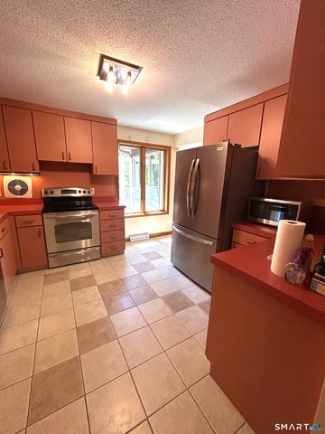 58 Clover Lane, Manchester, CT 06040