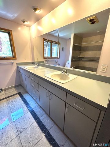 58 Clover Lane, Manchester, CT 06040