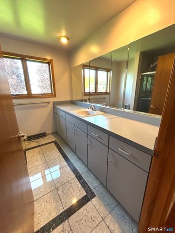 58 Clover Lane, Manchester, CT 06040