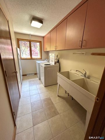 58 Clover Lane, Manchester, CT 06040