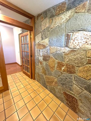 58 Clover Lane, Manchester, CT 06040