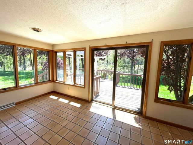 58 Clover Lane, Manchester, CT 06040