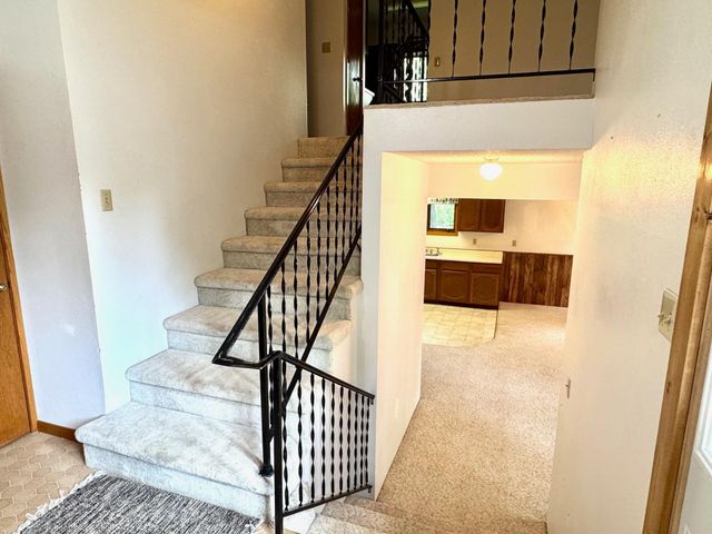 302 5th Street SE, Roseau, MN 56751