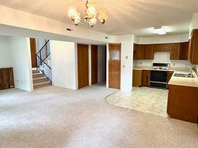 302 5th Street SE, Roseau, MN 56751