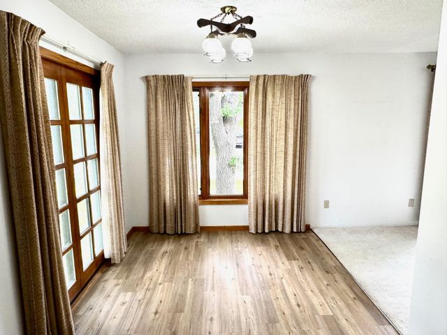 302 5th Street SE, Roseau, MN 56751