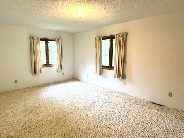 302 5th Street SE, Roseau, MN 56751