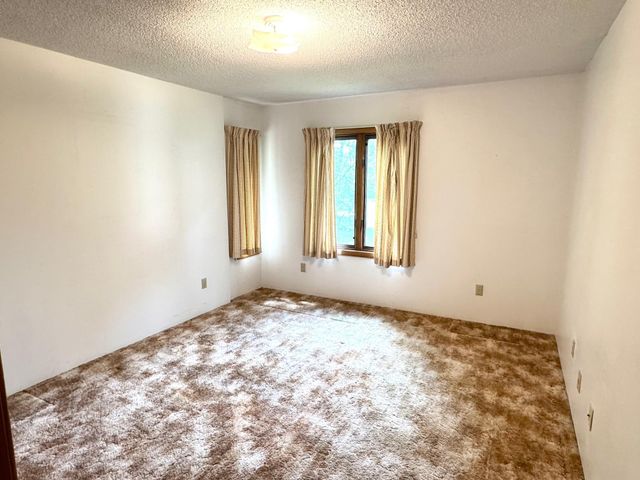 302 5th Street SE, Roseau, MN 56751