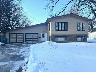 302 5th Street SE, Roseau, MN 56751