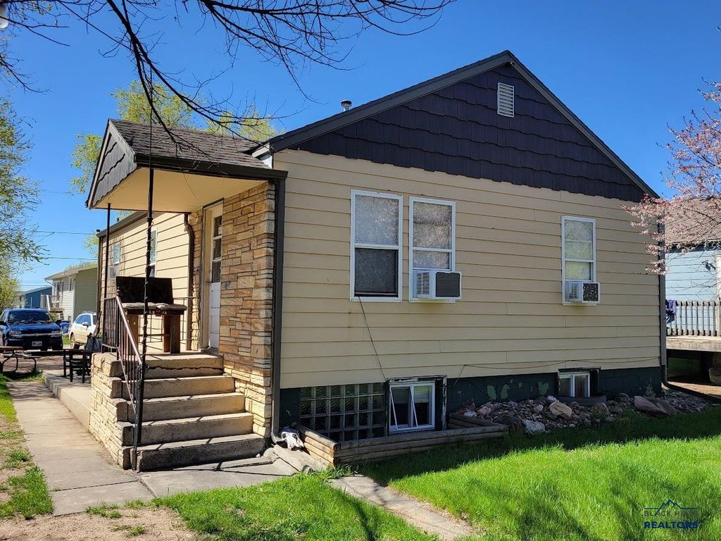 219 E MONROE ST, Rapid City, SD 57701