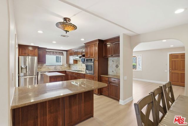 6646 Franrivers Avenue, West Hills (los Angeles), CA 91307