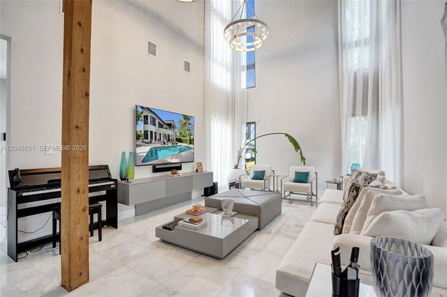 113 Holiday Drive, Hallandale Beach, FL 33009