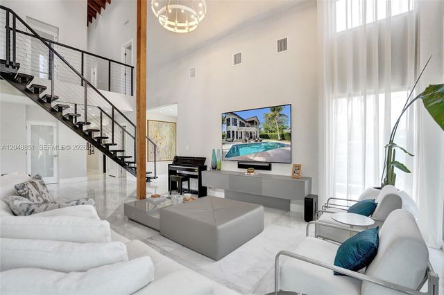 113 Holiday Drive, Hallandale Beach, FL 33009