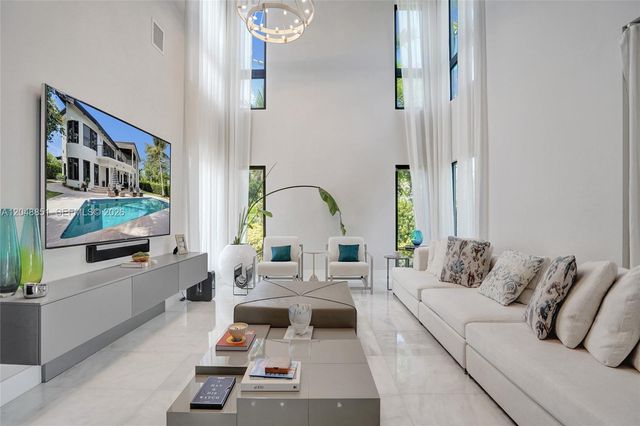 113 Holiday Drive, Hallandale Beach, FL 33009