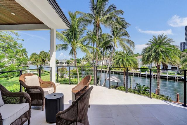 113 Holiday Drive, Hallandale Beach, FL 33009